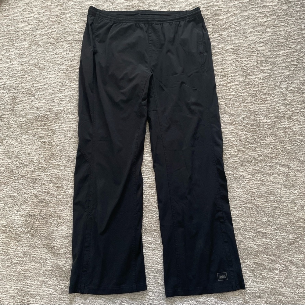 REI Mens Training Pants Large Pull On Nylon Spandex Drawstring Black Zip Ankles